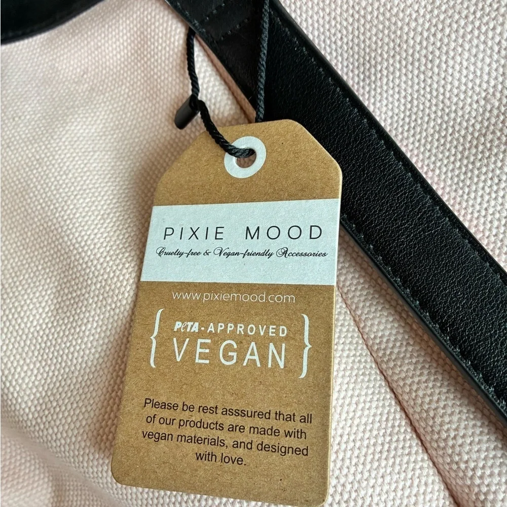 Pixie Mood travel style